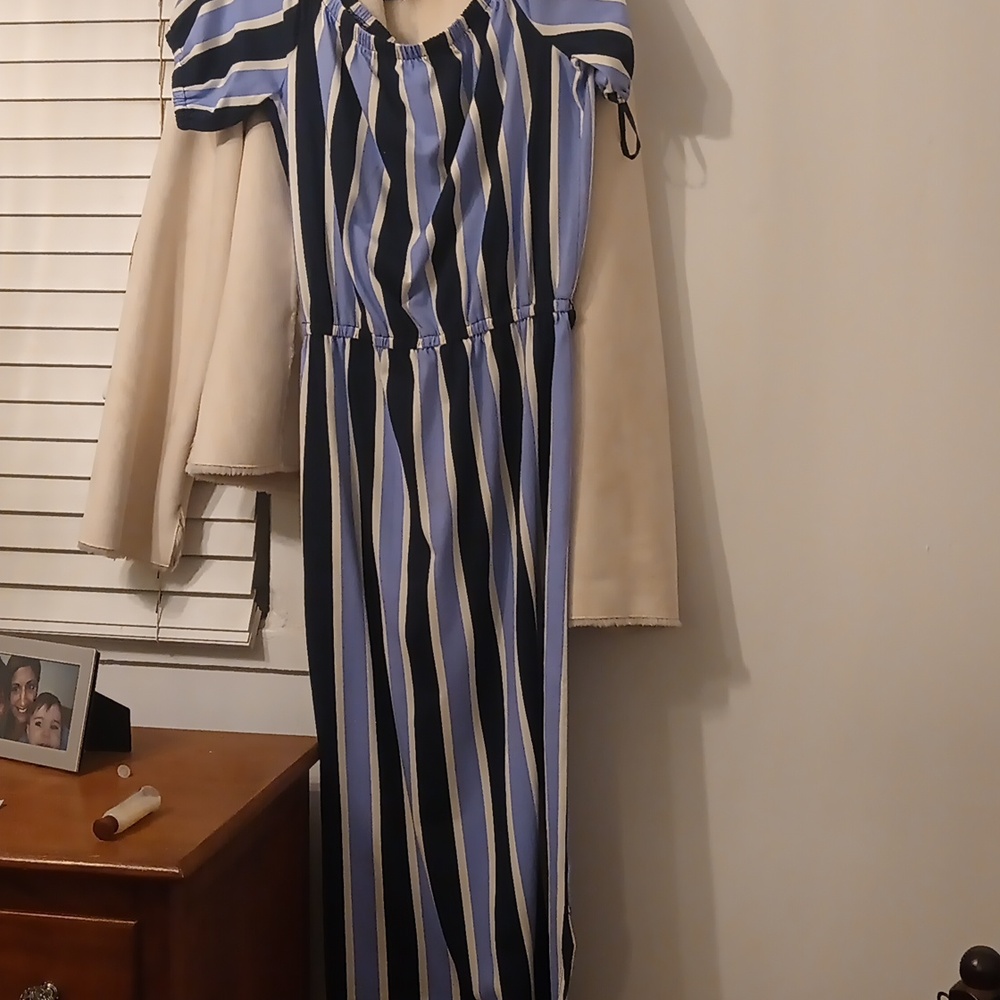 Dress - Picture 4 of 4